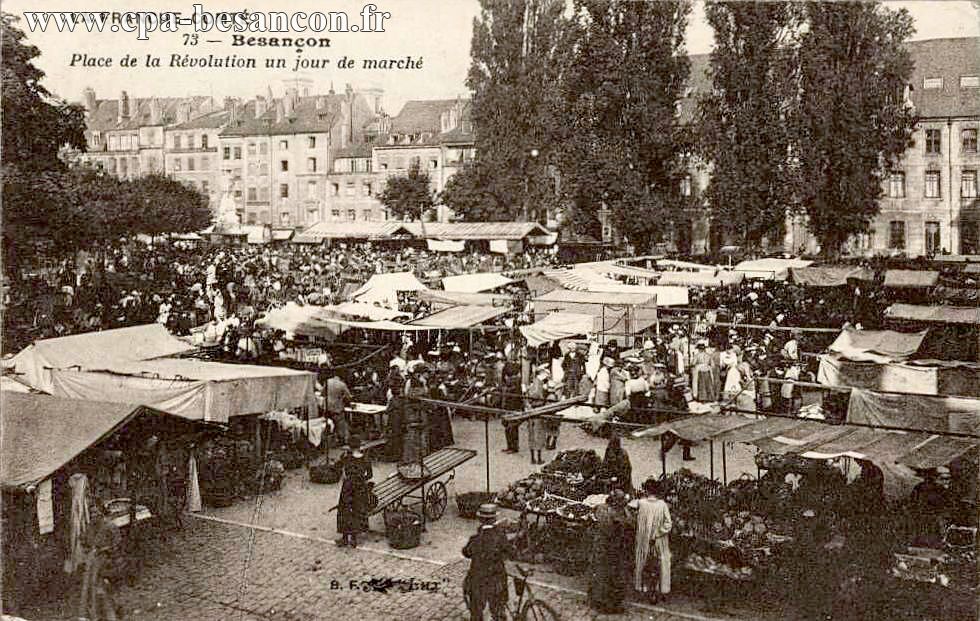 LA FRANCHE-COMTÉ - 73 - Besançon - Place de la Révolution un jour de marché